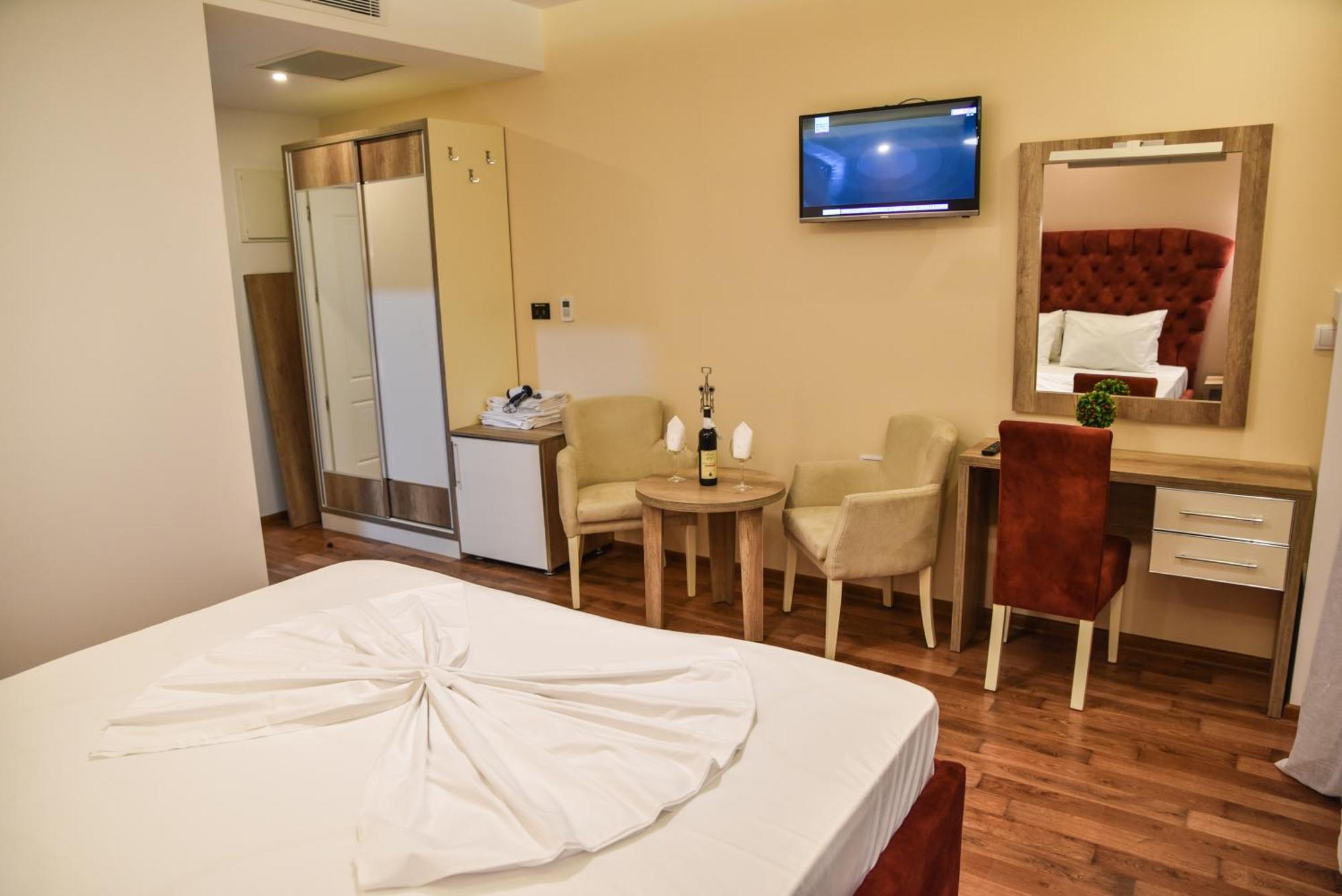 Hotel Evropa Ulcinj Habitación foto
